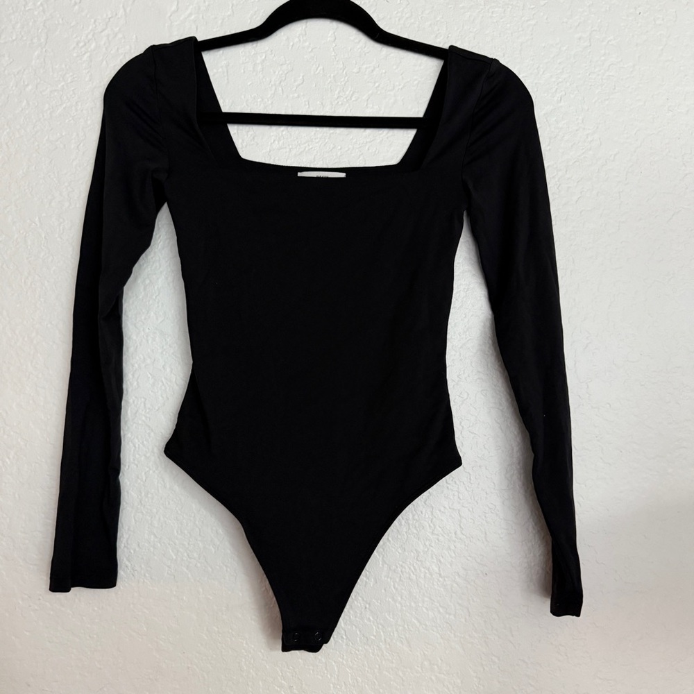 Babaton Contour Black Top